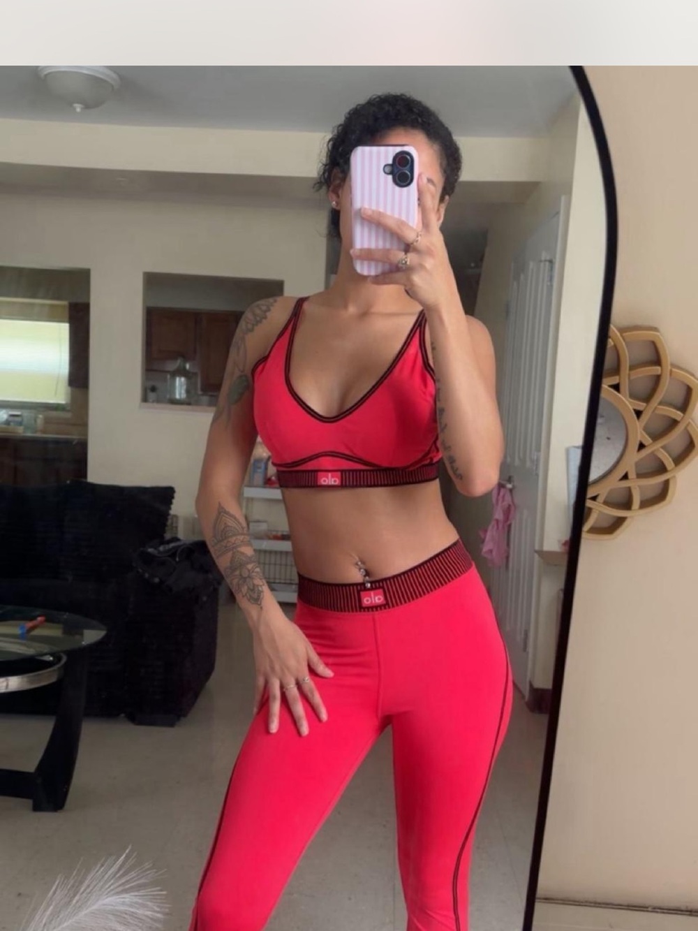 LIKE NEW♥️ALO Yoga Red Line Up Airlift Set